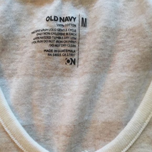 Old Navy - 2 Tee shirt Bundle - Picture 3 of 5